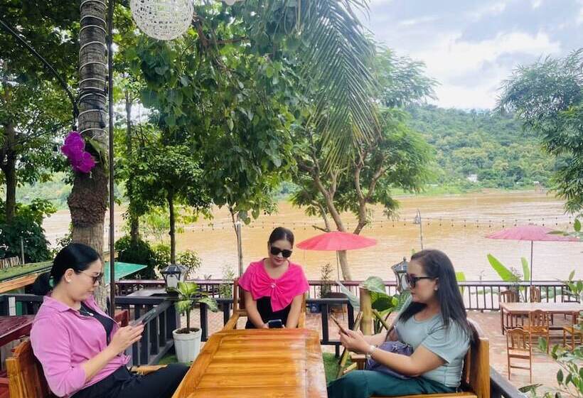 בית מלון כפרי Anisa Mekong Riverside Villa