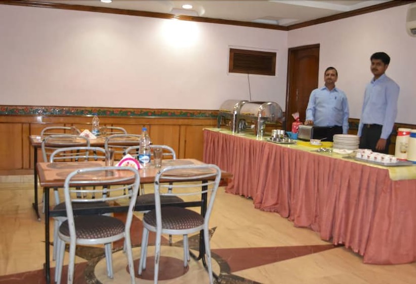 ホテル Atithi Palace