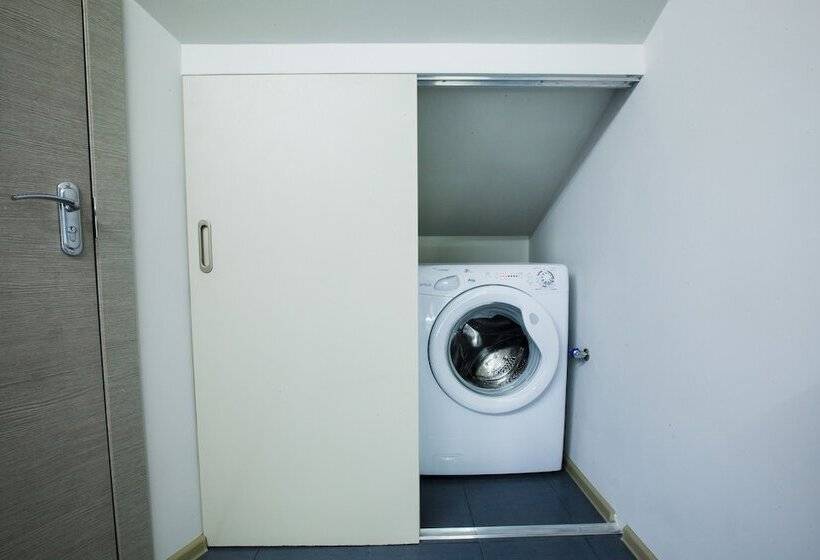 Buran Capsule Hotel Hostel