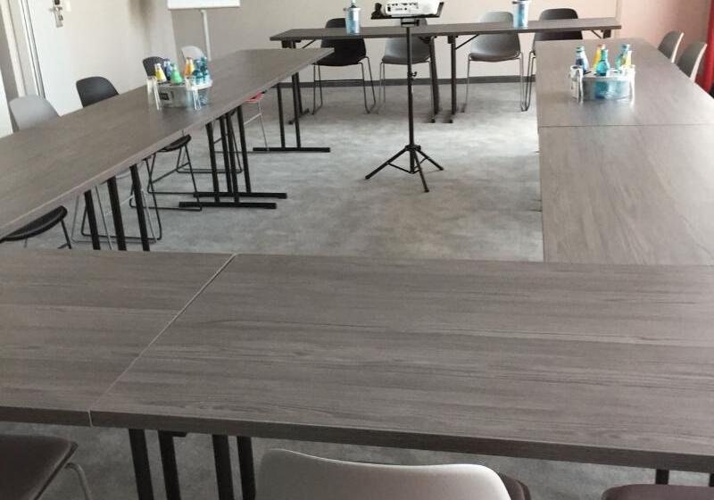 בית מלון כפרי Campanile Leipzighalle Airport