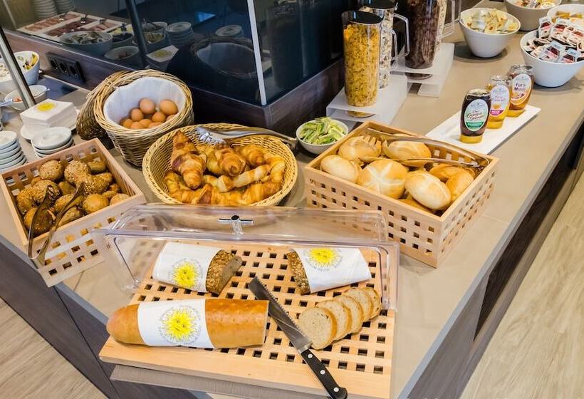 בית מלון כפרי Campanile Leipzighalle Airport