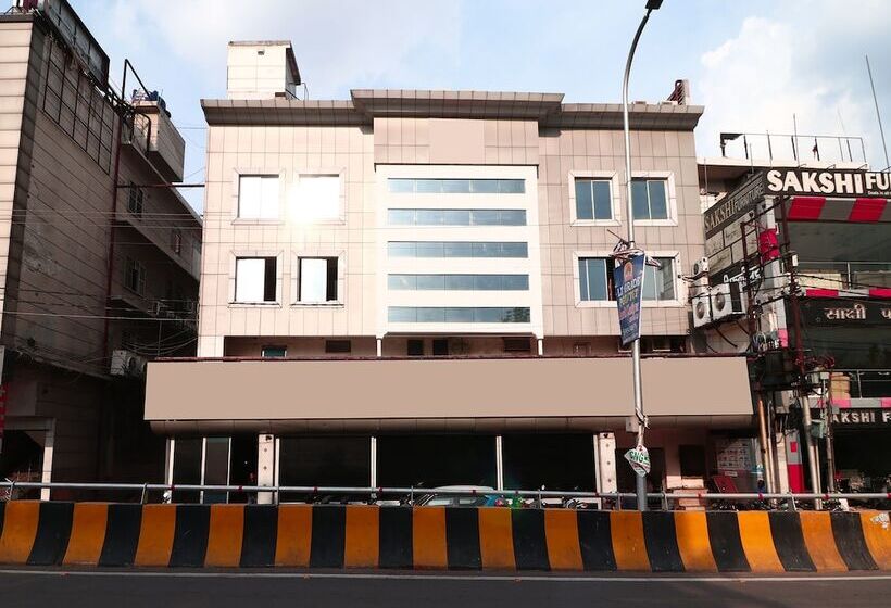 ホテル Capital O 12172 Deep Premium