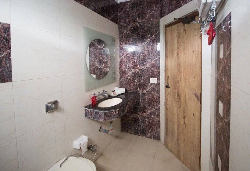 Отель Capital O 12172 Deep Premium