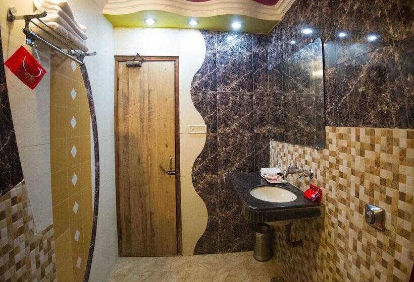 Отель Capital O 12172 Deep Premium