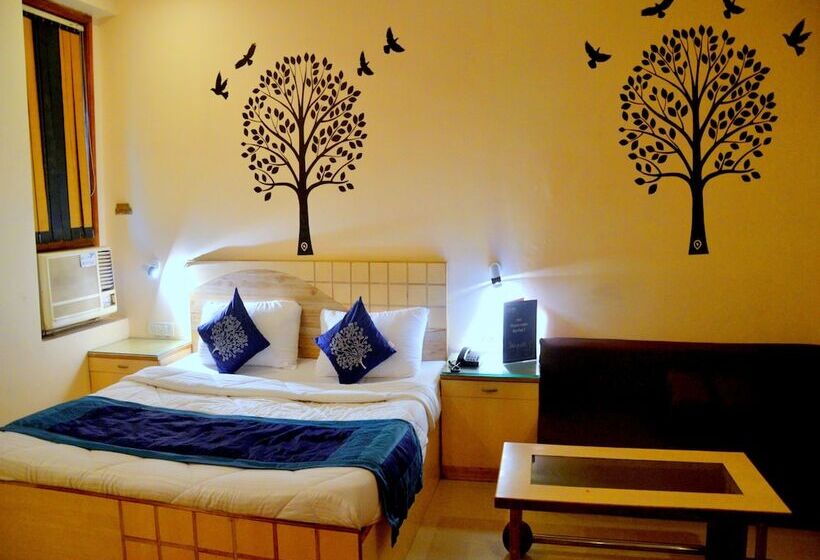 ホテル Capital O 12172 Deep Premium