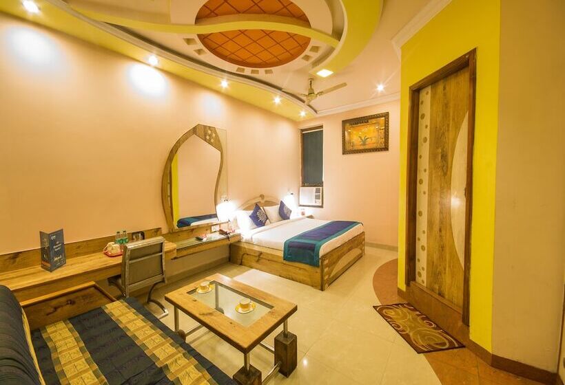 Отель Capital O 12172 Deep Premium