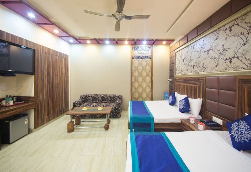 ホテル Capital O 12172 Deep Premium