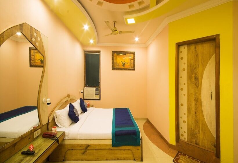 Отель Capital O 12172 Deep Premium