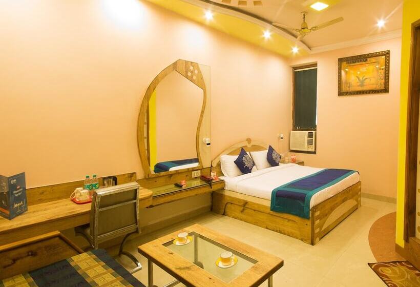 Отель Capital O 12172 Deep Premium