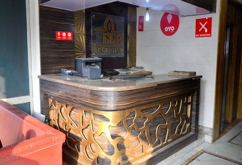 ホテル Capital O 12172 Deep Premium