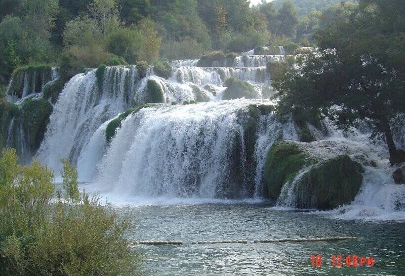 فندق Croatia Camp Premium