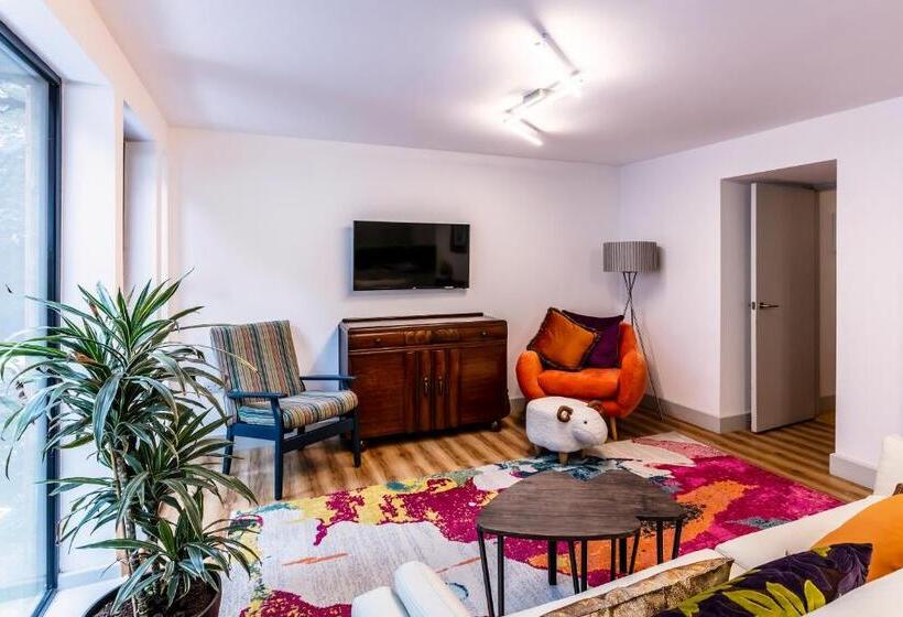 ホテル Dome House