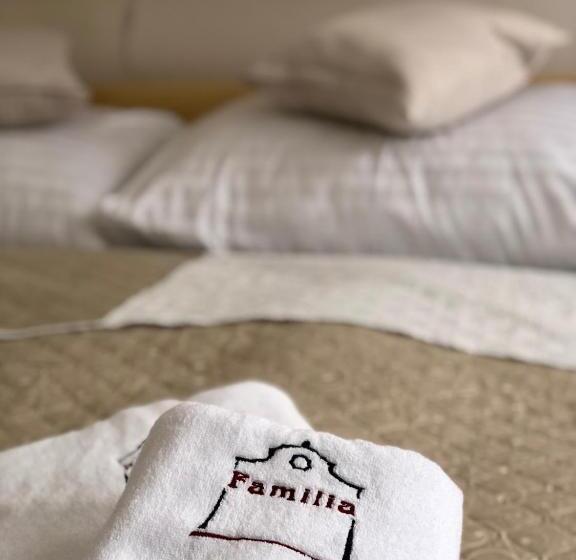 Отель Familia