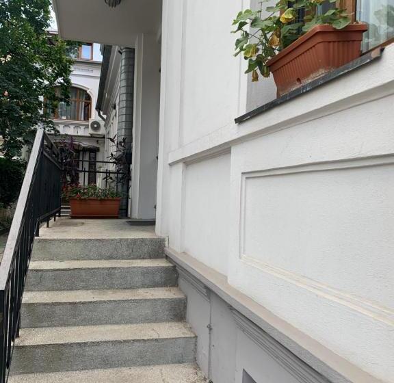 هتل Happy Accomodation