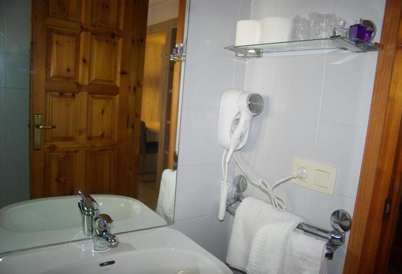 Отель Hostal La Cabanya