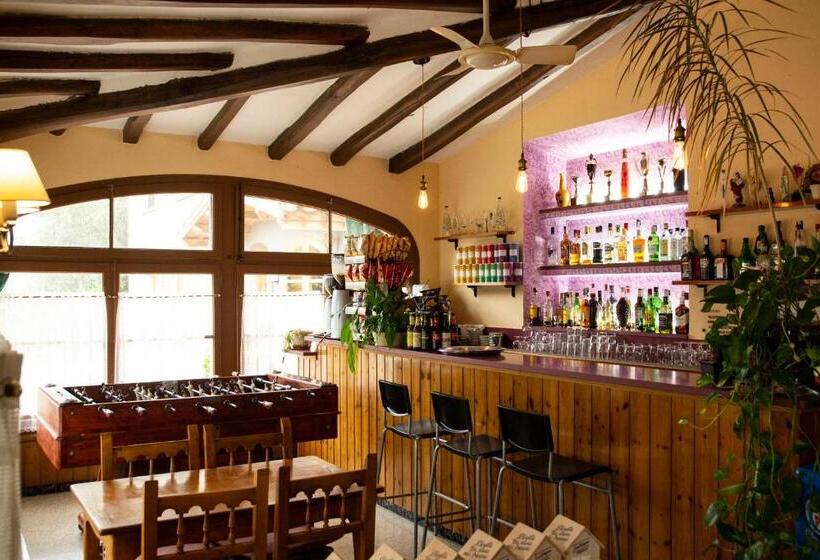 Отель Hostal Montserrat