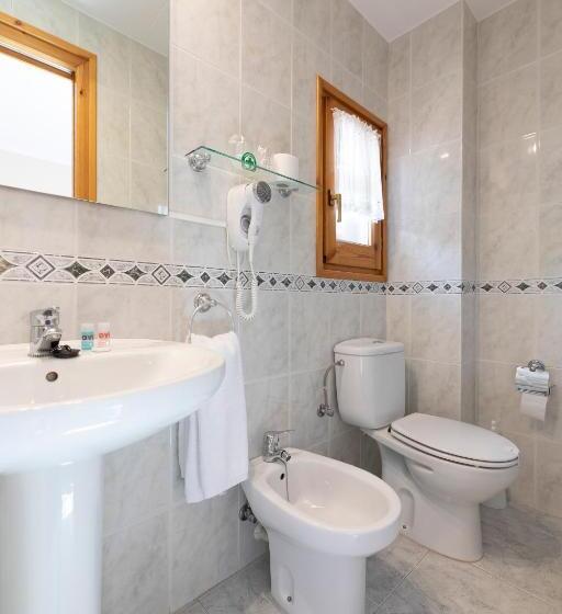 Отель Hostal Montserrat