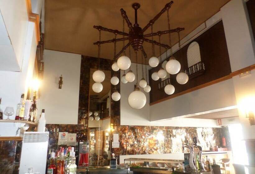 בית מלון כפרי Hostal Restaurante Lujuan