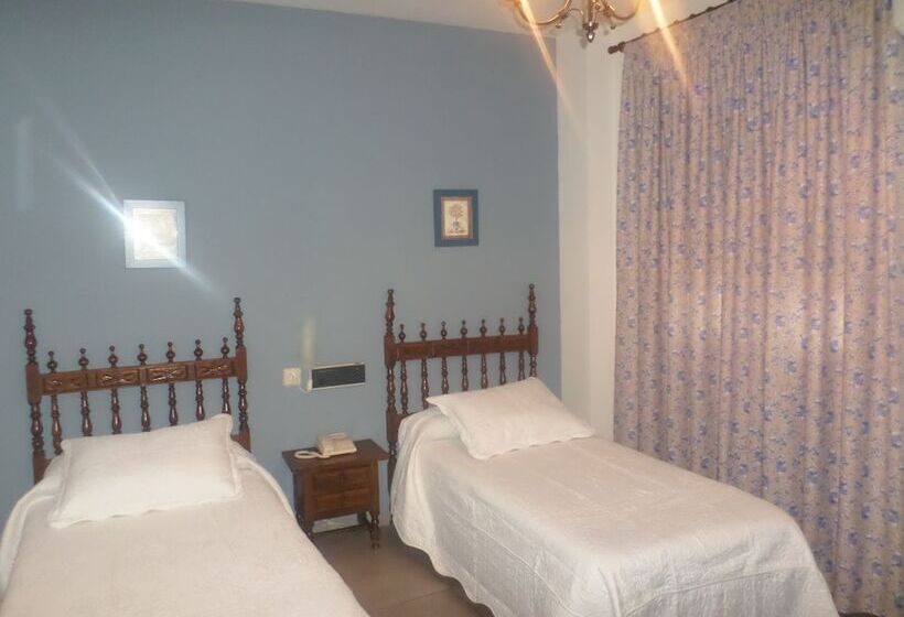 בית מלון כפרי Hostal Restaurante Lujuan