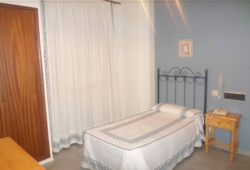 בית מלון כפרי Hostal Restaurante Lujuan