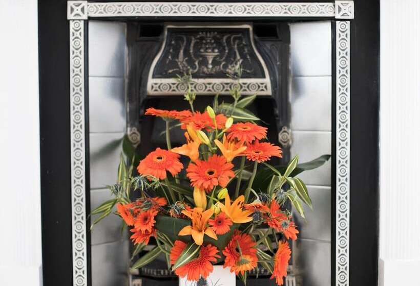 호텔 Justb Deva Edinburgh