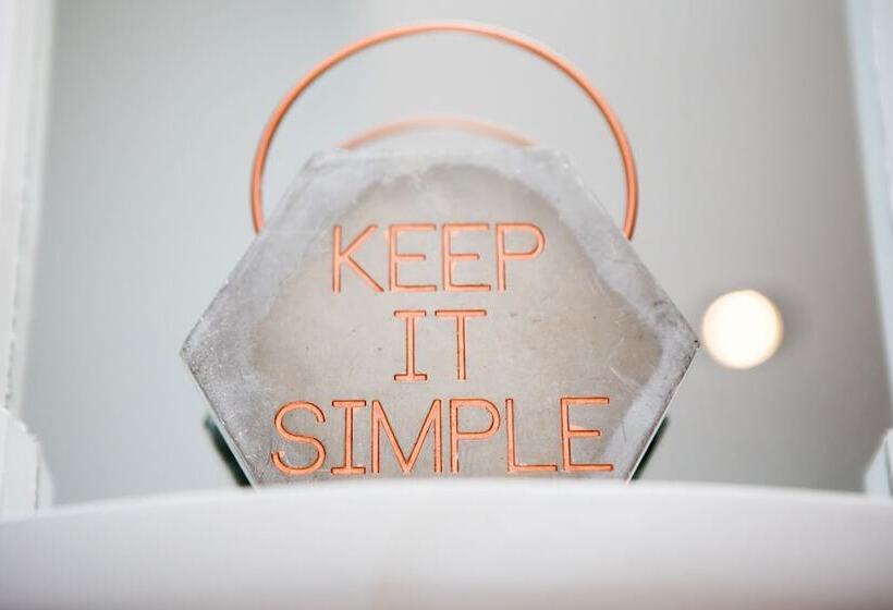 호텔 Justb Deva Edinburgh