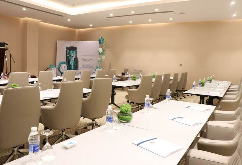 هتل Radisson Muscat Panorama