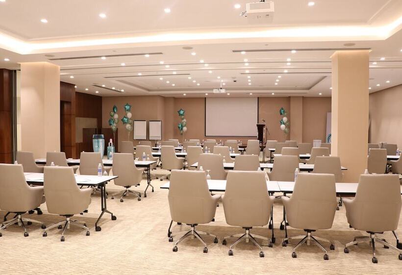 هتل Radisson Muscat Panorama