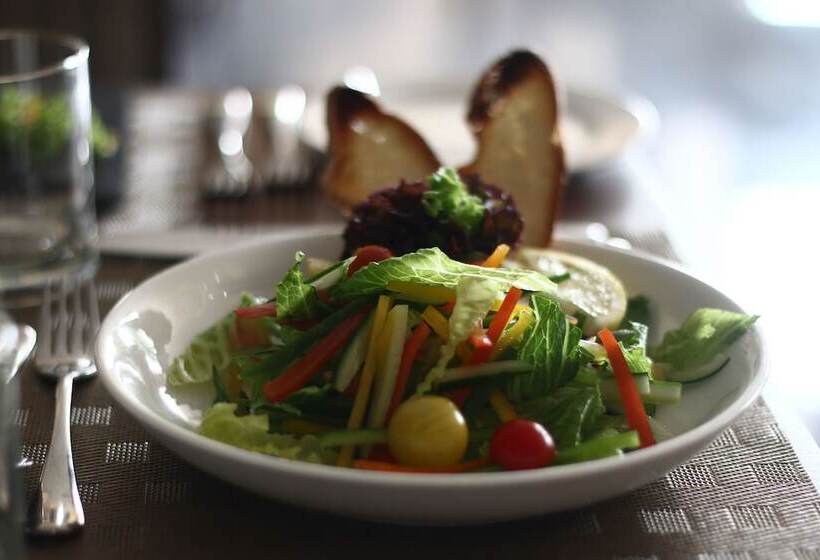 هتل Radisson Muscat Panorama