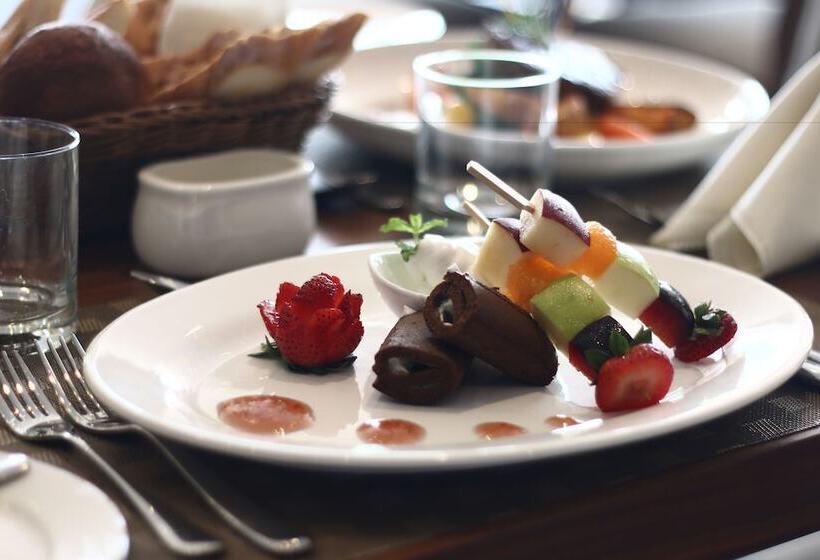 هتل Radisson Muscat Panorama