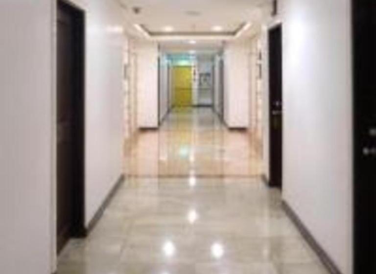Hotel Manila Bay Sea View Modern Deluxe Studio With Balcony X Free Pool And Sauna Access Promo X Updated 2