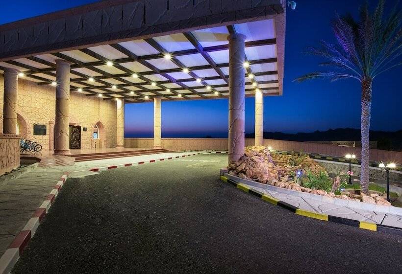 هتل Masira Island Resort