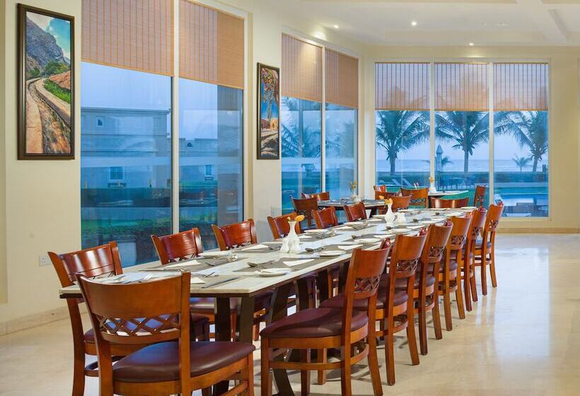 هتل Masira Island Resort