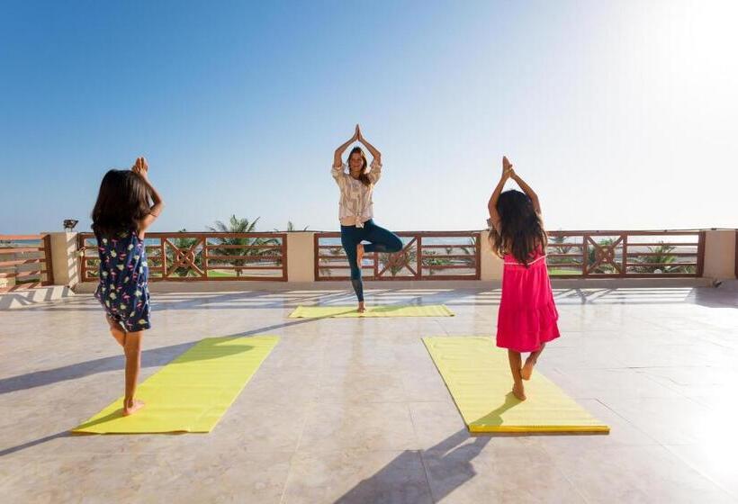 هتل Masira Island Resort