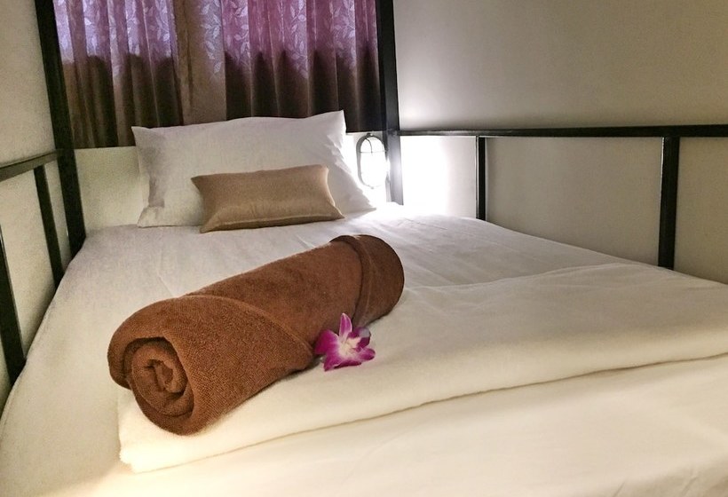 Отель Nine Hostel