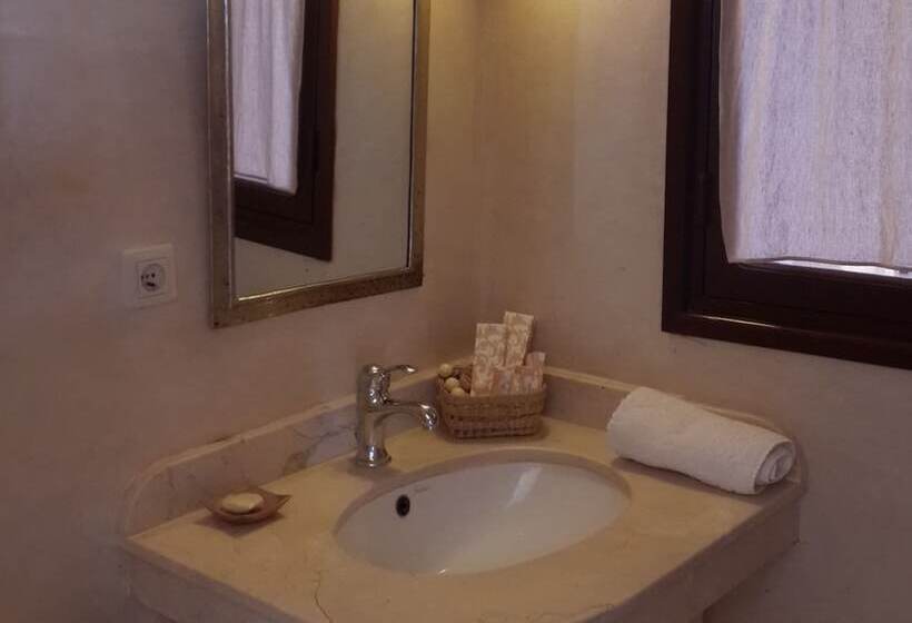 هتل Parfums D'étoiles