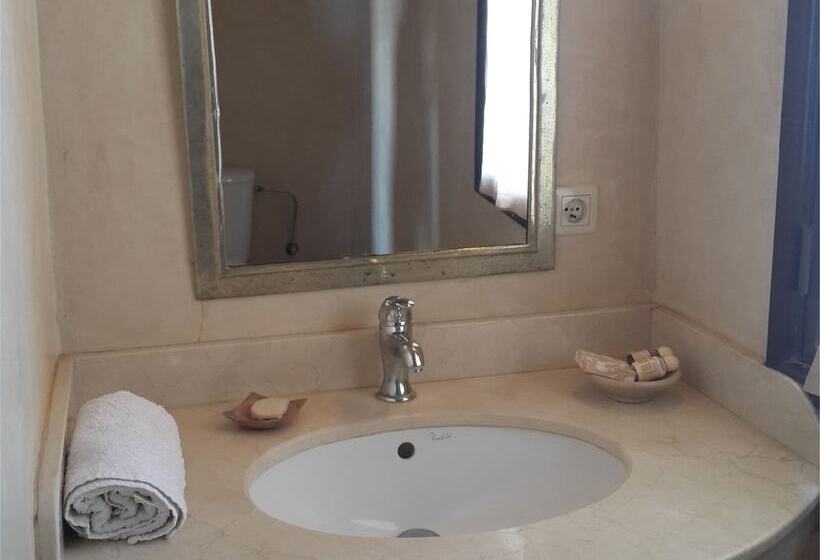 هتل Parfums D'étoiles