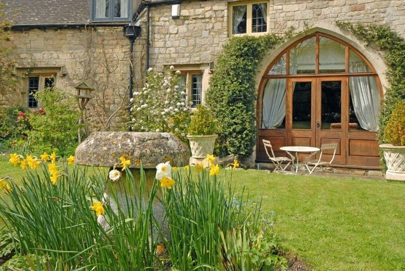 Отель Pigeon House Cottage B&b