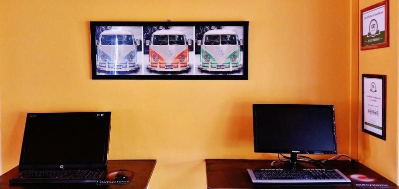 Отель Saltycrax Backpackers And Surf Hostel By Curiocity