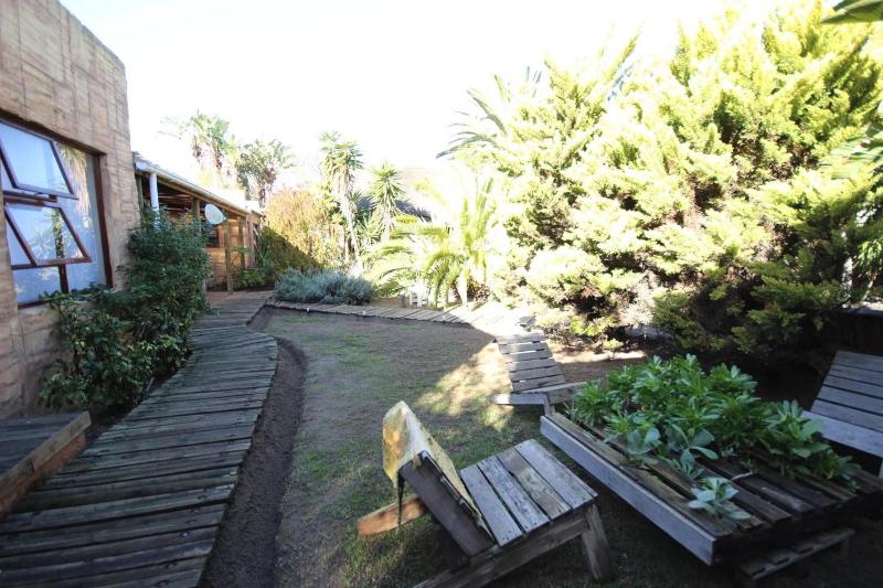 Отель Saltycrax Backpackers And Surf Hostel By Curiocity