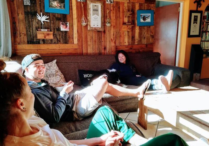 Отель Saltycrax Backpackers And Surf Hostel By Curiocity