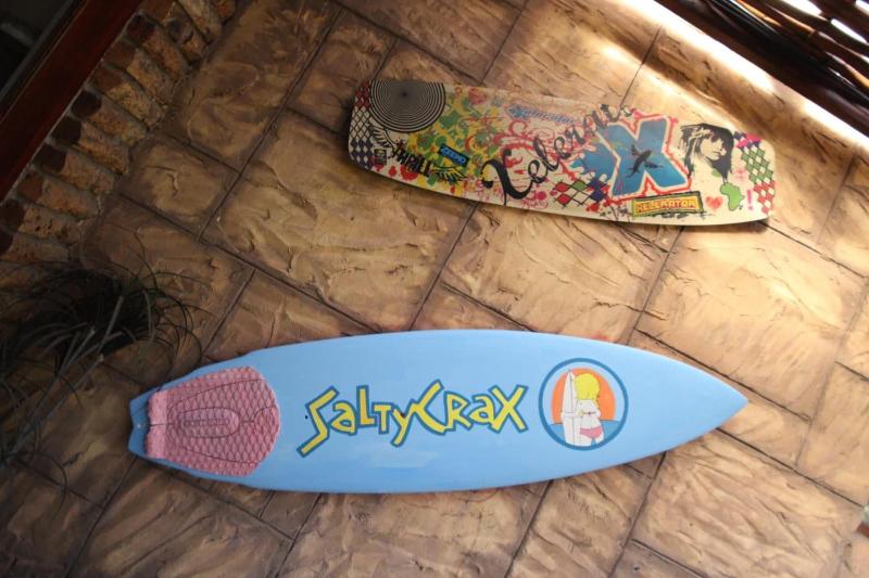 Отель Saltycrax Backpackers And Surf Hostel By Curiocity