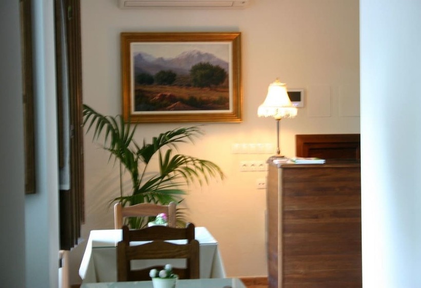 فندق Hostal Santa María De úbeda