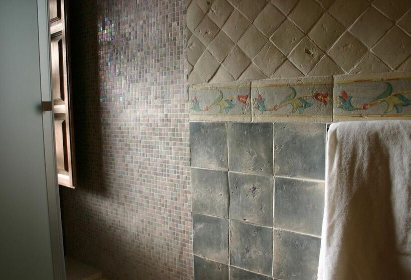 فندق Hostal Santa María De úbeda