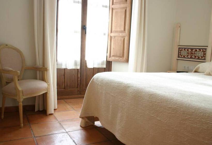 فندق Hostal Santa María De úbeda