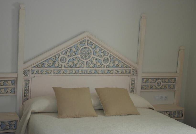 فندق Hostal Santa María De úbeda