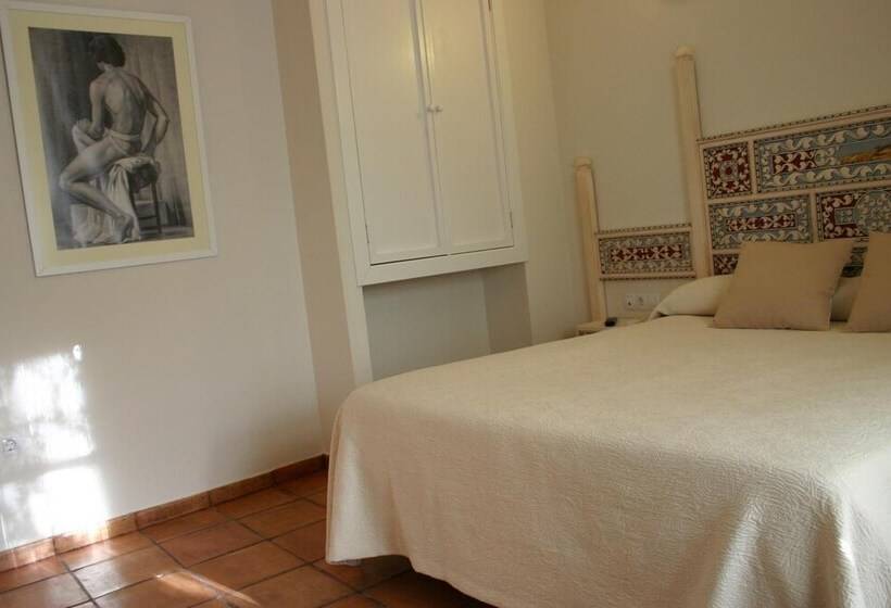 فندق Hostal Santa María De úbeda