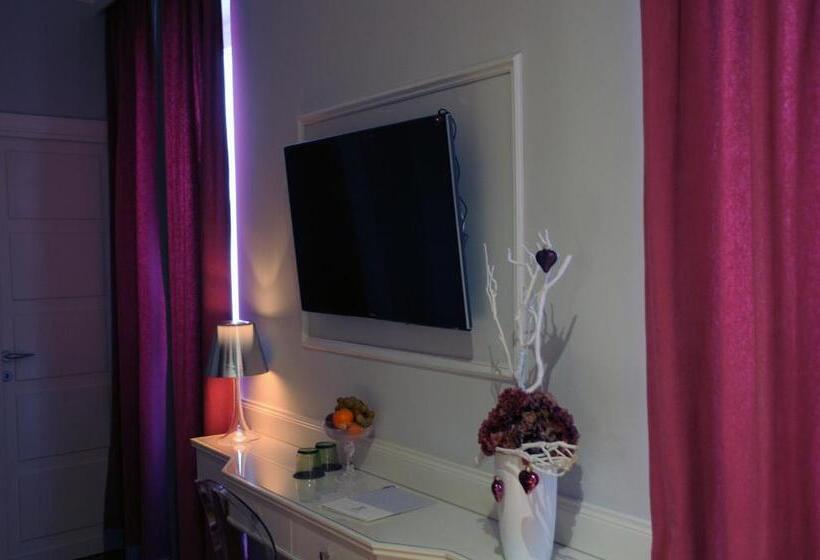 هتل Suite Fontana Di Trevi