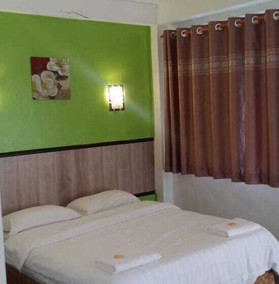 호텔 The Garden Inn