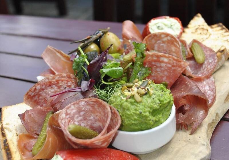 בית מלון כפרי The Royal Oak Inn